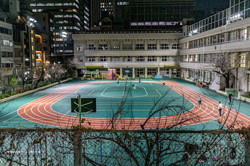 此同时